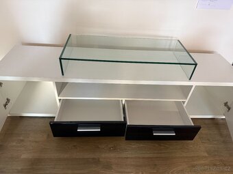 Skříňka pod TV - 2