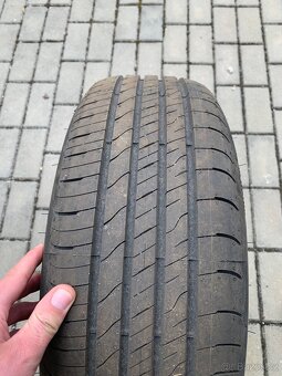 Pneu 205/60R16 - 2