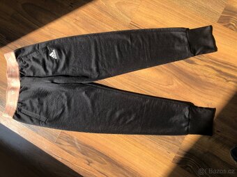 Tepláky Adidas a Decathlon - 2