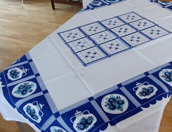 Ubrus na stůl 140 x 120 cm - 2