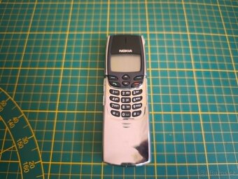 Nokia 8810 - 2