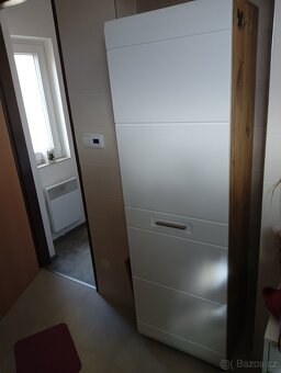 Bílá skříňka s 6ti poličkami - 2