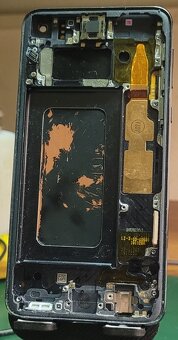 LCD displej Samsung S10e s vadou - 2
