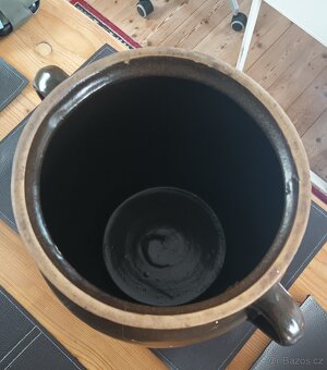 Kameninový hrnec v top stavu. 26 cm V. - 2