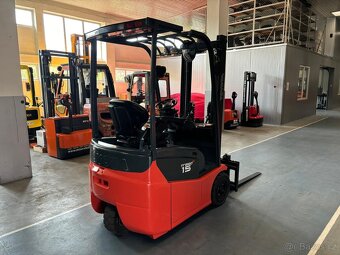 Tříkolový vysokozdvižný vozík Toyota, 1500kg, 3,3m - 2