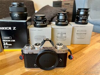 Nikon ZFC, 4x objektiv, bohaté příslušenství - 2