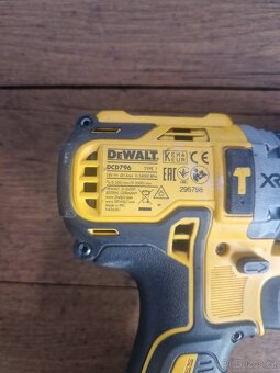Dewalt aku přiklepová vrtačka - 2