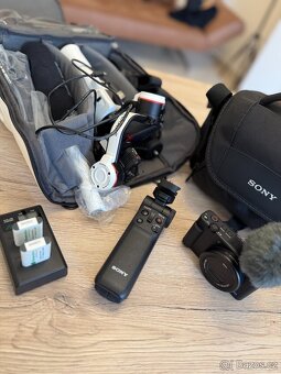 Prodám kompaktní vlogovací fotoaparát Sony ZV1 - 2