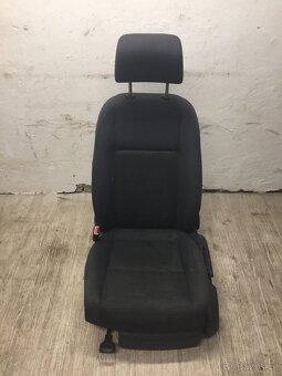 VW GOLF 5 2003-2008 - LEVÁ PŘEDNÍ SEDAČKA VYHŘÍVANÁ - 2