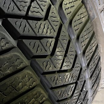 Zimní pneu 225/45 R18 95V Pirelli 5,5mm - 2