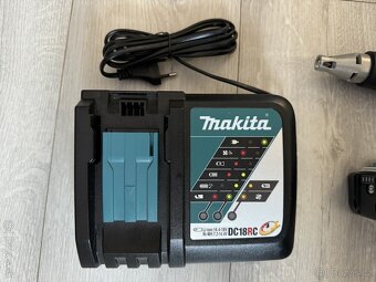 Nabízím k prodeji nový set Makita DFS452RTJ - 2