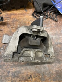 Uložení motoru Octavia 1 / golf 4 - 2
