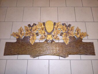 Vyřezávané podložky pod trofeje. - 2