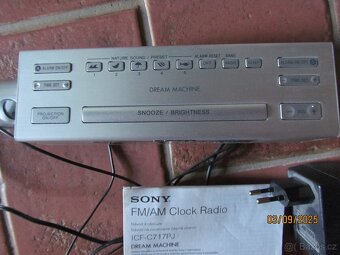 rádiobudík s promítáním času SONY - 2