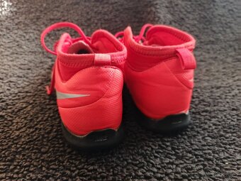 Turfy NIKE 37,5 - 2