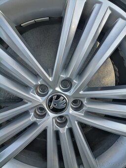 Prodám sadu letních kol R18 5x100 originál škoda Scala - 2