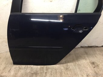 VW GOLF 5 2003-2008 - LEVÉ ZADNÍ DVEŘE MODRÉ LA5G - 2