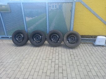 Prodám kola s pneu na Mercedes Vito - 2