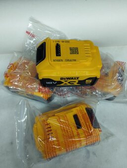 Nové Aku baterie DEWALT XR Li-Ion 18V 5Ah DCB184 - 2