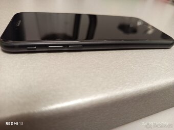 Apple iPhone SE 2020 64Gb šedý - 2