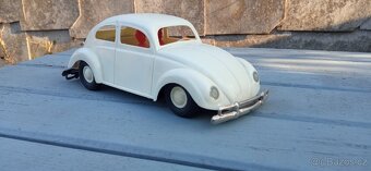 Volkswagen Beetle stará hračka - 2