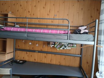 Postel se stolem - 2