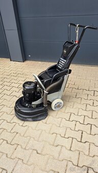 Planetarní bruska na beton HTC 420 VS Hladická lestická. - 2