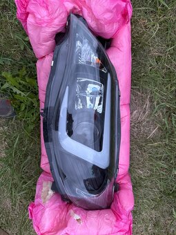 Subaru impreza hatchback GH přední světla. Zánovní stav - 2