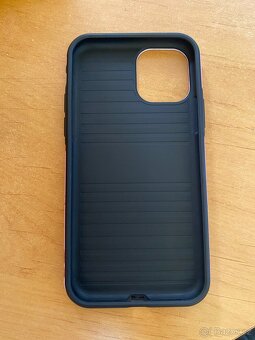 IPhone 11 Pro obal značky BURGA - 2