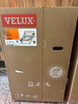 Střešní okno Velux GLL FK04 1061 + lemování EDJ FK04 2000 - 2