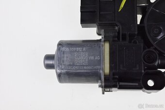 Motor stahování okna Škoda Superb III, Octavia – 5Q0959812A - 2