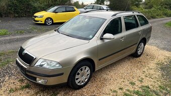 ŠKODA OCTÁVIA 1.6 MPI SERVISNÍ KNIHA. - 2