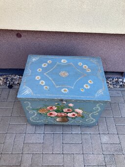 Dřevěná truhla - malovaná - 2