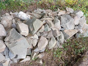 Okrasné kameny do skalky nebo do zahrady - 2