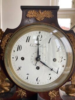 EMPIROVE HODINY S HRACIM STROJEM - 2