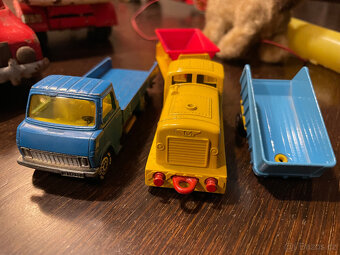 Soubor starých hraček - 2