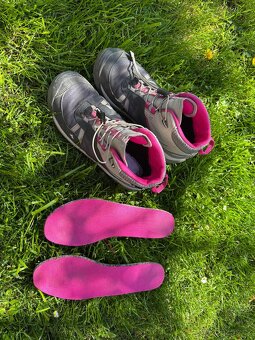 Turisticke kotnickove boty Queshua, vel.32 a 36 - 2