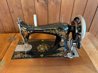 Starožitný šlapací šicí stroj Singer R.C. - 2