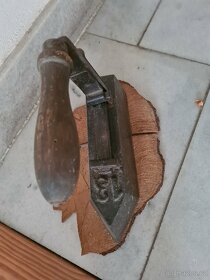 Prodám starožitnou žehličku - 2