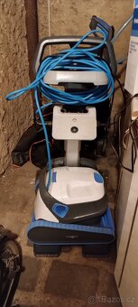 Prodám robotický vysavač bazénu Dolphin S200 + vozík - 2