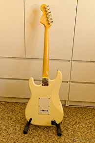 Fender Stratocaster - 2