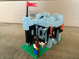 Lego 6036 Castle Skeleton Surprise - 2