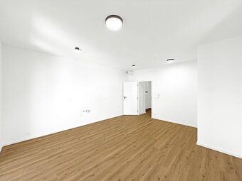 Moderní byt 1+kk s balkonem a zahradou, lokalita České Buděj - 2