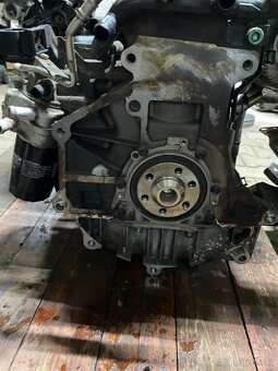 Spodní část motoru 1.8t 132kw AUQ - 2