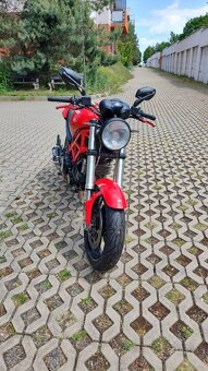 Ducati Monster 695 - 2