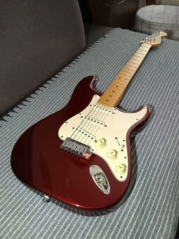 Fender Stratocaster Standard - 2