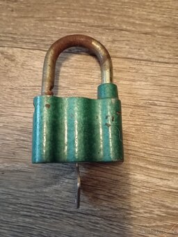 Retro zámek s klíčem - 2
