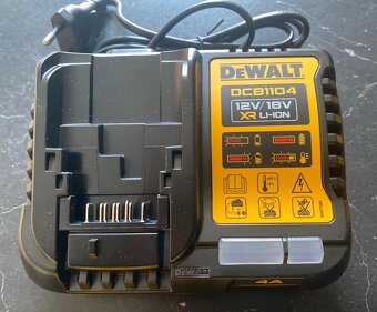 Nová sada DeWALT DCB1104P2 - 2