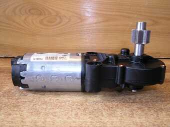 Elektromotor s převodovkou NIDEC 404.980 12VDC, 44 ot./min - 2
