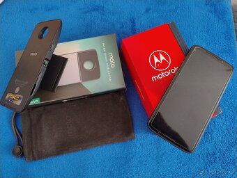 Motorola Z3 + PROJEKTOR k řadě Z (Moto mod) - 2